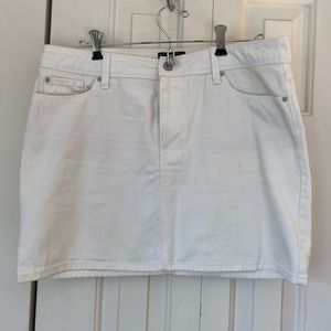 White Gap denim skirt